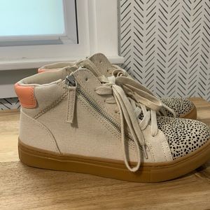 Universal Thread sneakers